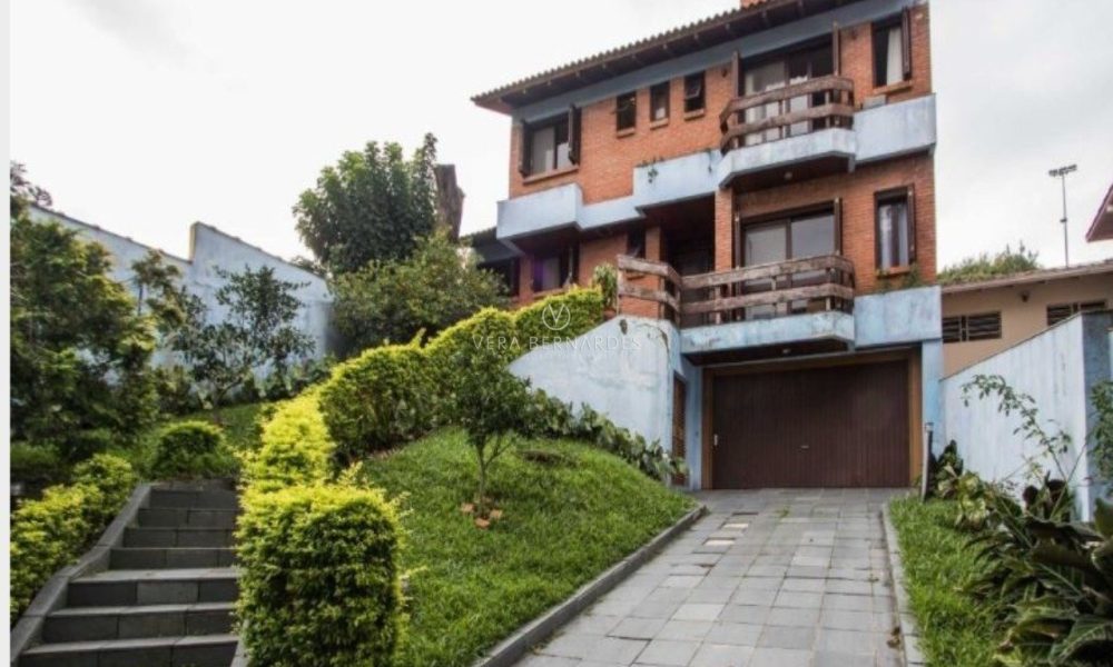 Casa à venda com 5 dormitórios, 300m² e 6 vagas no bairro Vila Assunção, Zona Sul de Porto Alegre - 001