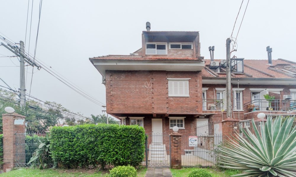 Casa à venda com 3 dormitórios, 229m² e 2 vagas no bairro Tristeza, Zona Sul de Porto Alegre - 001