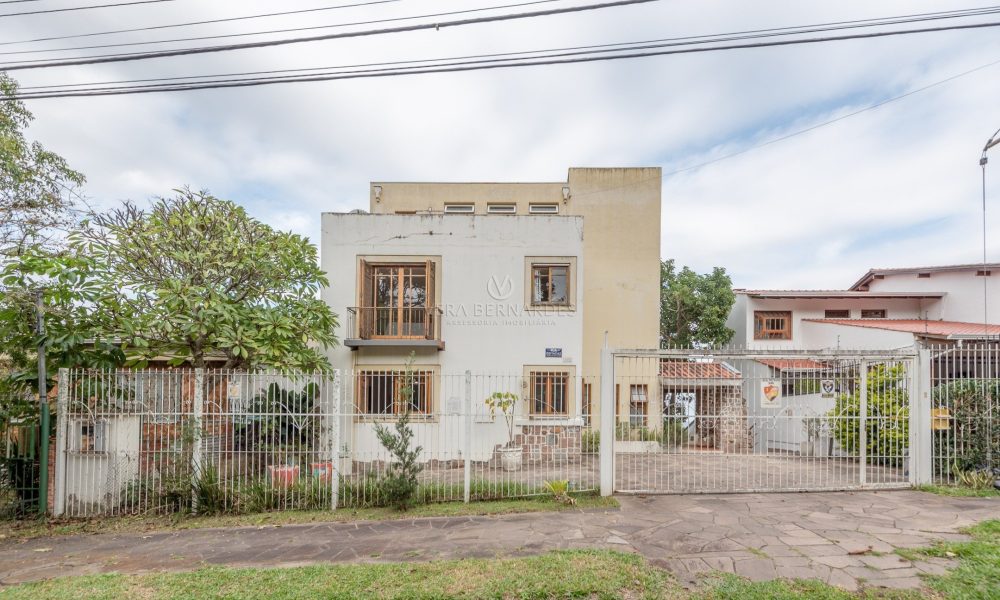 Casa à venda com 5 dormitórios, 380m² e 4 vagas no bairro Vila Assunção, Zona Sul de Porto Alegre - 001