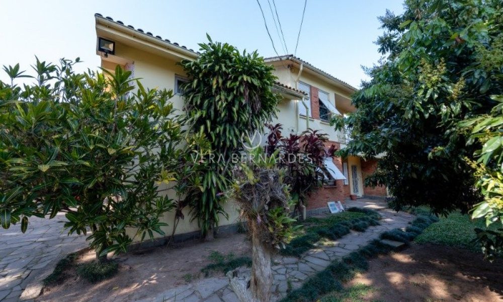 Casa à venda com 4 dormitórios, 400m² e 4 vagas no bairro Tristeza, Zona Sul de Porto Alegre - 001