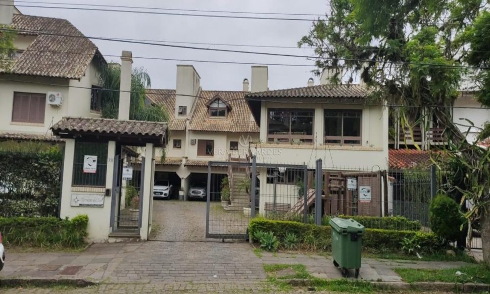 Casa em Condomínio à venda com 3 dormitórios, 247m² e 2 vagas no bairro Vila Assunção, Zona Sul de Porto Alegre - 001