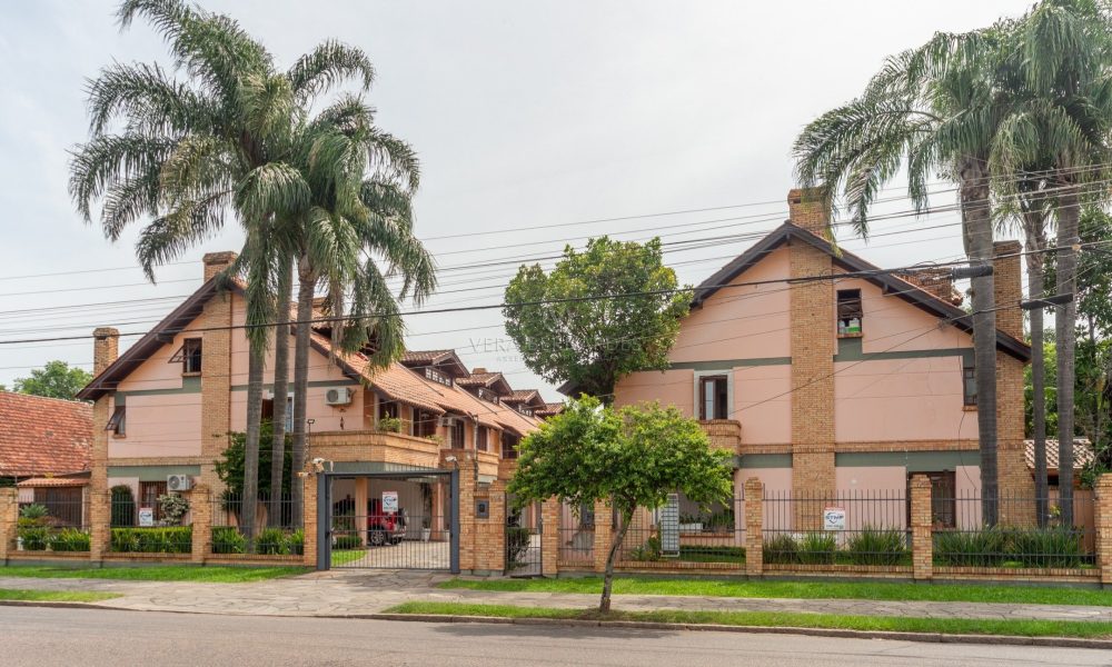 Casa em Condomínio à venda com 3 dormitórios, 233m² e 2 vagas no bairro Vila Assunção, Zona Sul de Porto Alegre - 001