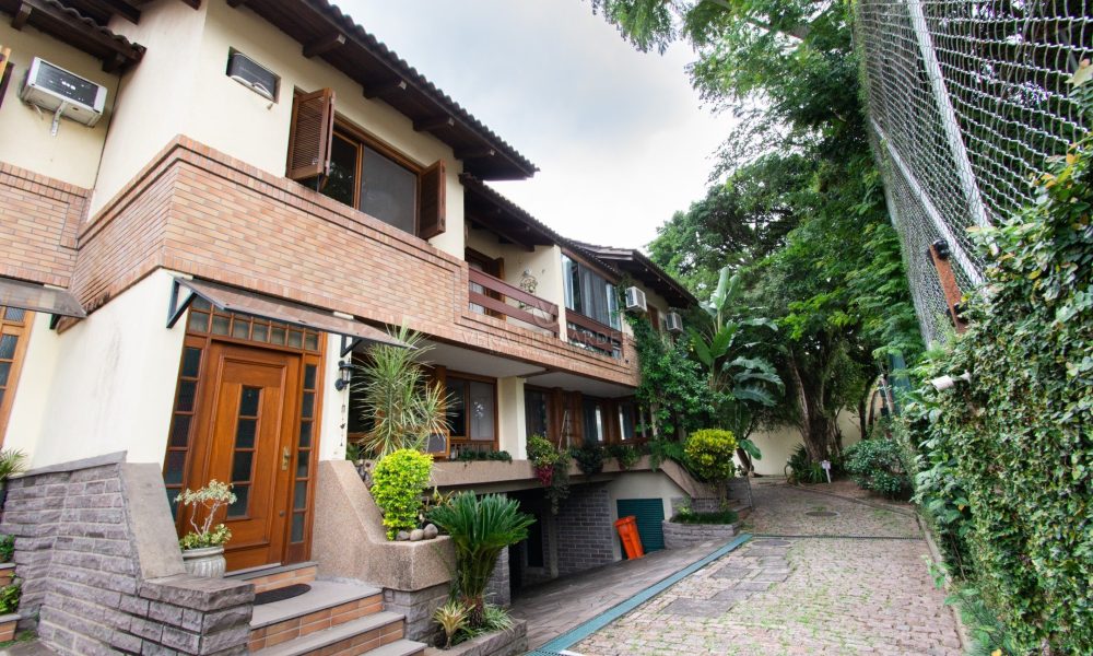 Casa em Condomínio à venda com 3 dormitórios, 216m² e 3 vagas no bairro Tristeza, Zona Sul de Porto Alegre - 001