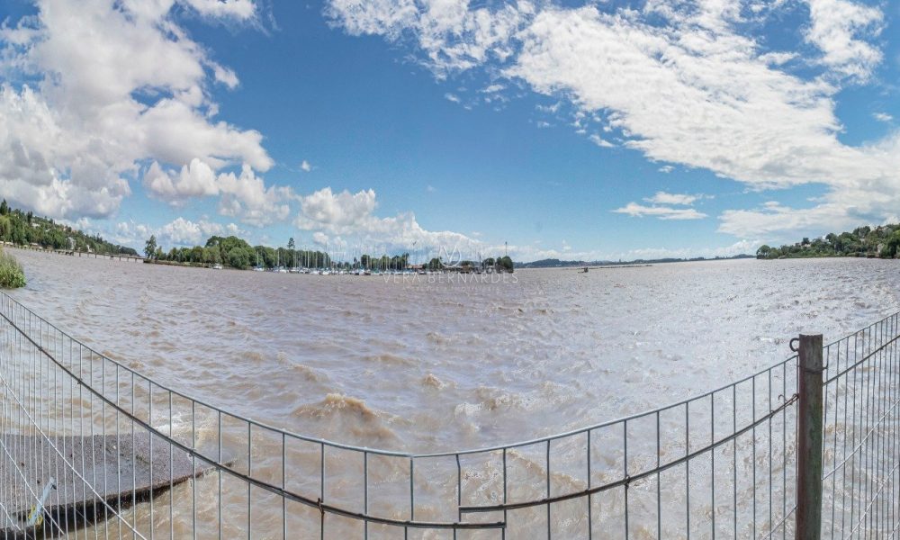 Casa à venda com 4 dormitórios, 551m² e 4 vagas no bairro Tristeza, Zona Sul de Porto Alegre - 001