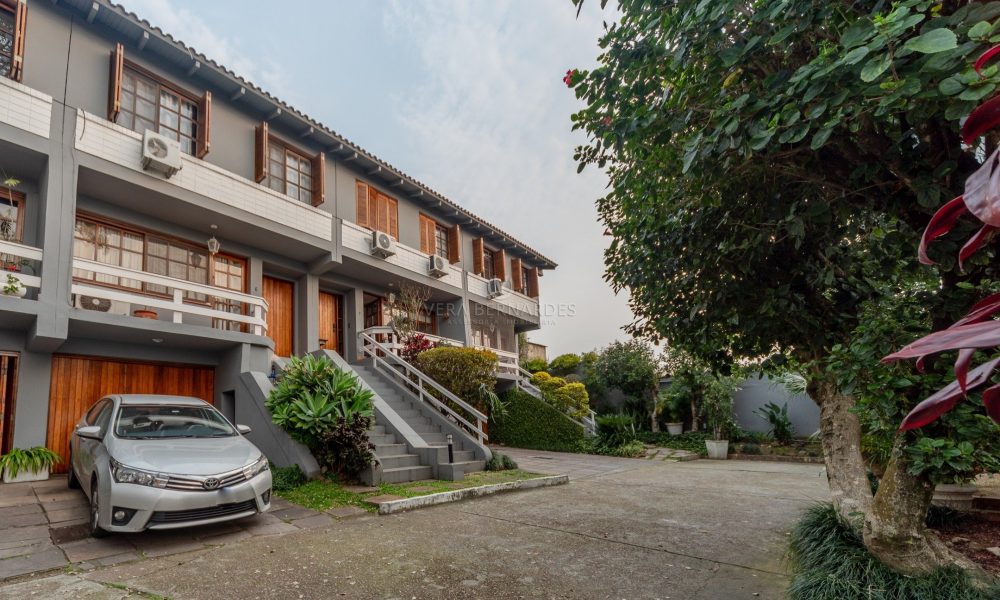 Casa em Condomínio à venda com 3 dormitórios, 230m² e 3 vagas no bairro Tristeza, Zona Sul de Porto Alegre - 001