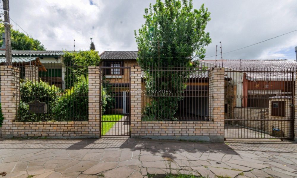 Casa à venda com 3 dormitórios, 280m² e 3 vagas no bairro Camaquã, Zona Sul de Porto Alegre - 001