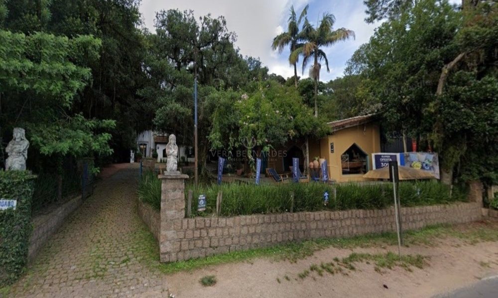 Casa à venda, 3.600m² e 15 vagas no bairro Pedra Redonda, Zona Sul de Porto Alegre - 001