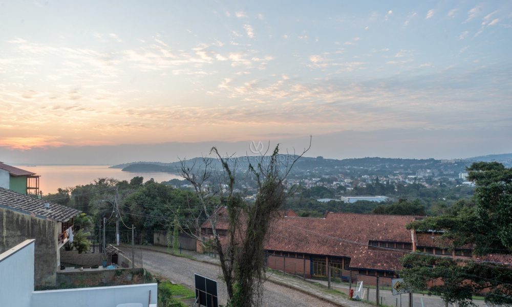 Casa à venda com 3 dormitórios, 161m² e 3 vagas no bairro Espírito Santo, Zona Sul de Porto Alegre - 001