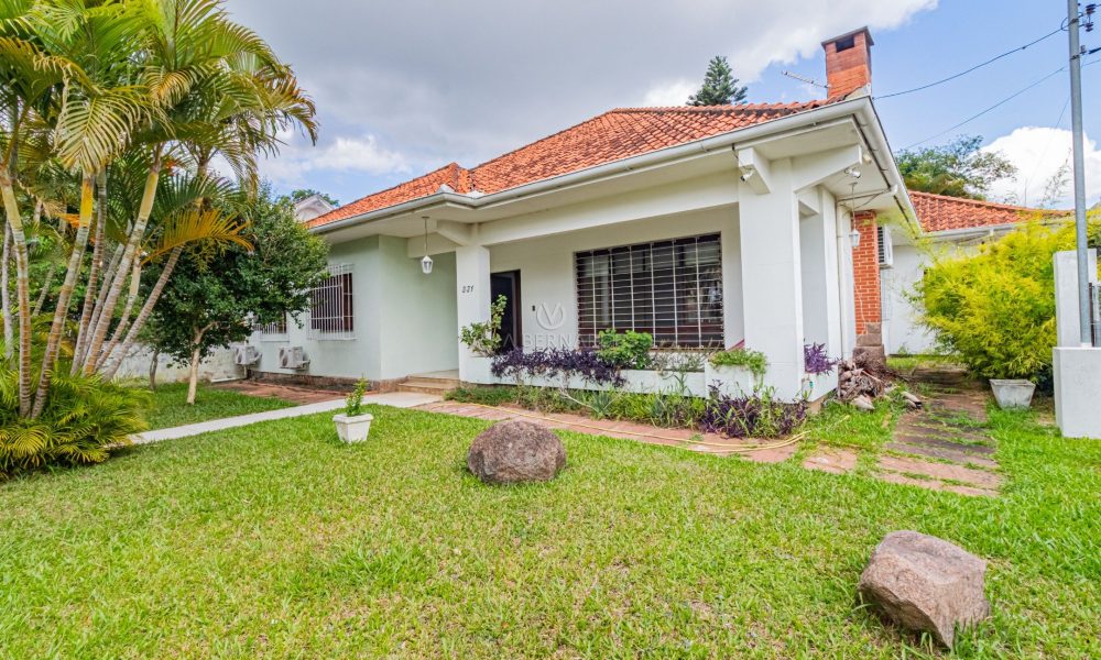 Casa Térrea à venda com 3 dormitórios, 227m² e 4 vagas no bairro Tristeza, Zona Sul de Porto Alegre - 001