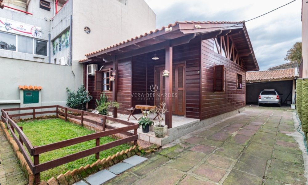 Casa Térrea à venda com 2 dormitórios, 54m² e 4 vagas no bairro Cristal, Zona Sul de Porto Alegre - 001