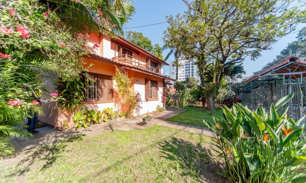 Casa à venda com 4 dormitórios, 365m² e 5 vagas no bairro Cristal, Zona Sul de Porto Alegre - 001