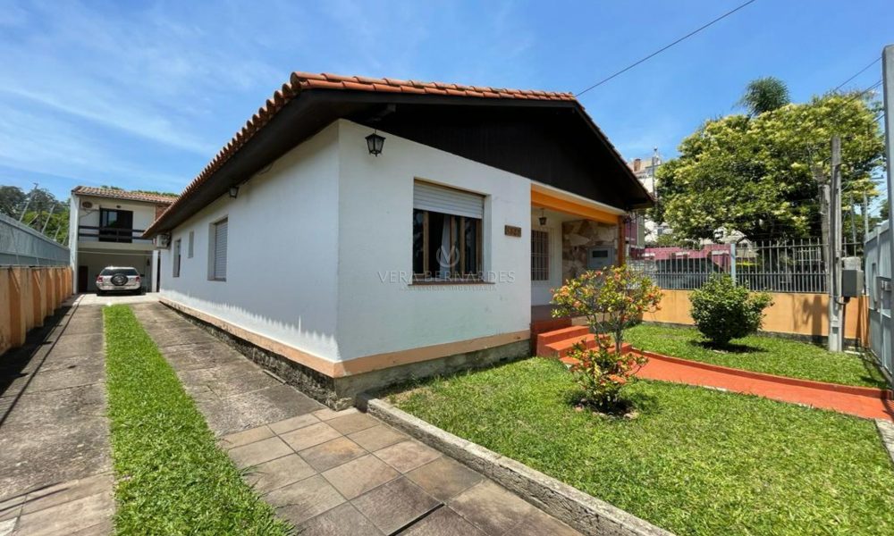 Casa à venda com 4 dormitórios, 254m² e 4 vagas no bairro Tristeza, Zona Sul de Porto Alegre - 001