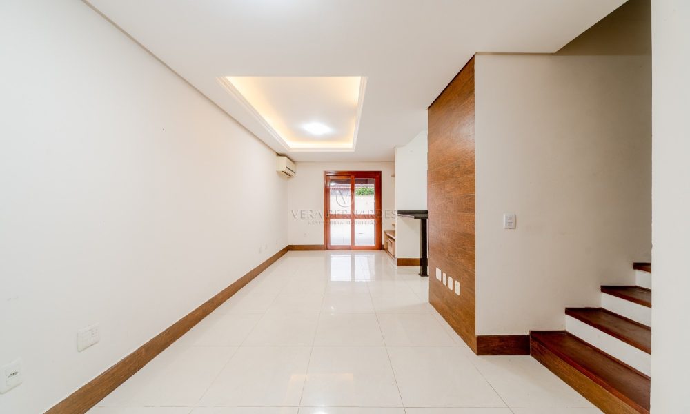 Casa à venda com 3 dormitórios, 119m² e 2 vagas no bairro Aberta dos Morros, Zona Sul de Porto Alegre - 001