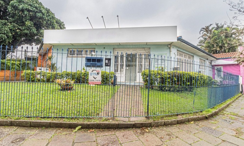 Casa à venda com 3 dormitórios, 221m² e 4 vagas no bairro Tristeza, Zona Sul de Porto Alegre - 001