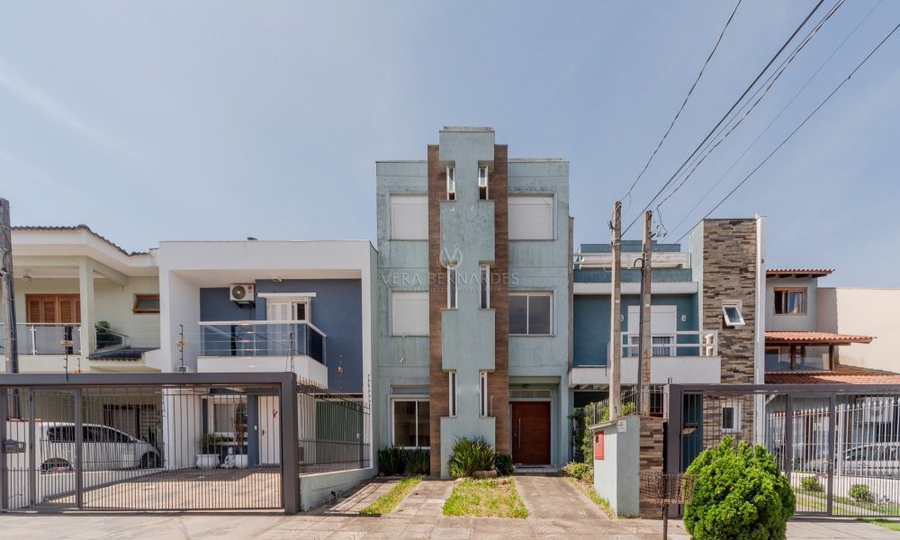 Casa à venda com 3 dormitórios, 194m² e 2 vagas no bairro Aberta dos Morros, Zona Sul de Porto Alegre - 001