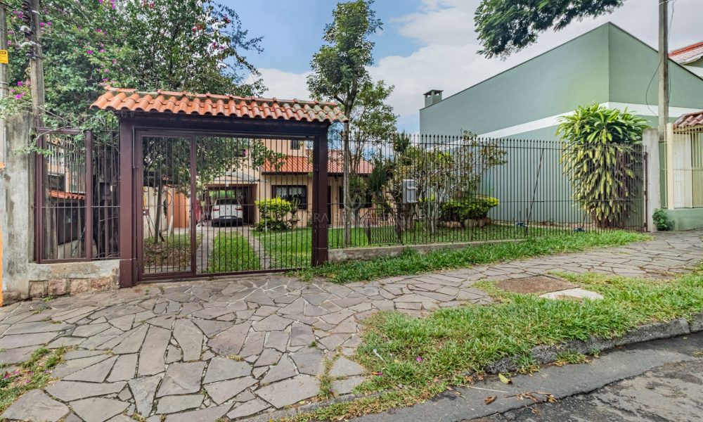 Casa à venda com 6 dormitórios, 347m² e 3 vagas no bairro Tristeza, Zona Sul de Porto Alegre - 001