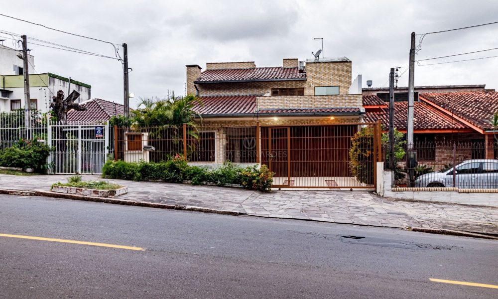 Casa à venda com 6 dormitórios, 382m² e 4 vagas no bairro Ipanema, Zona Sul de Porto Alegre - 001