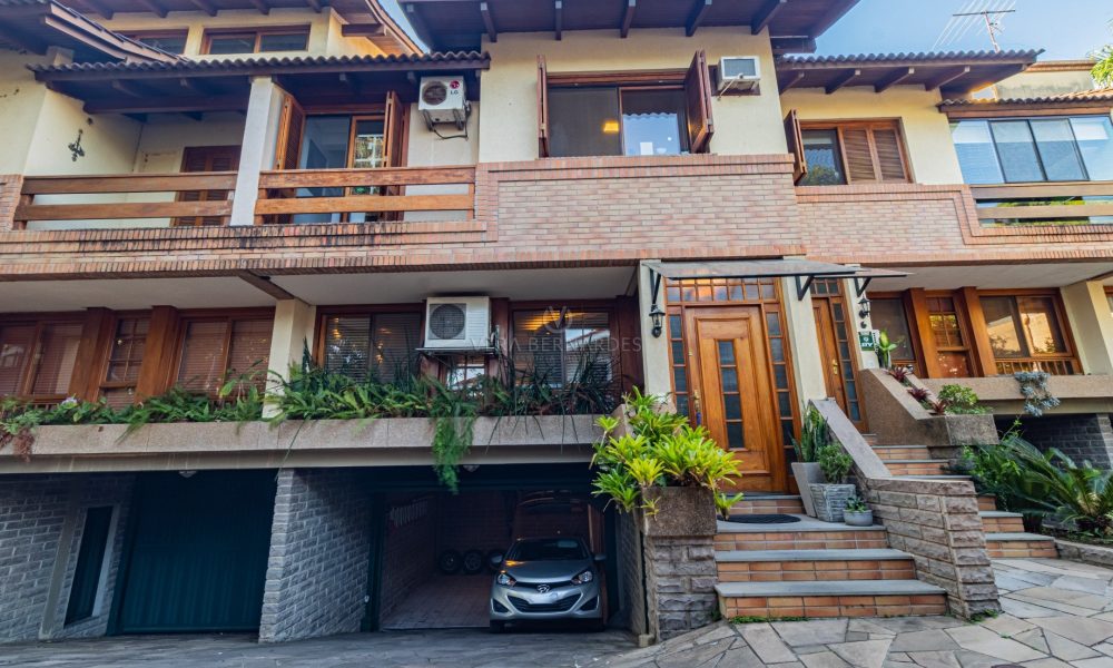 Casa em Condomínio à venda com 3 dormitórios, 246m² e 4 vagas no bairro Tristeza, Zona Sul de Porto Alegre - 001