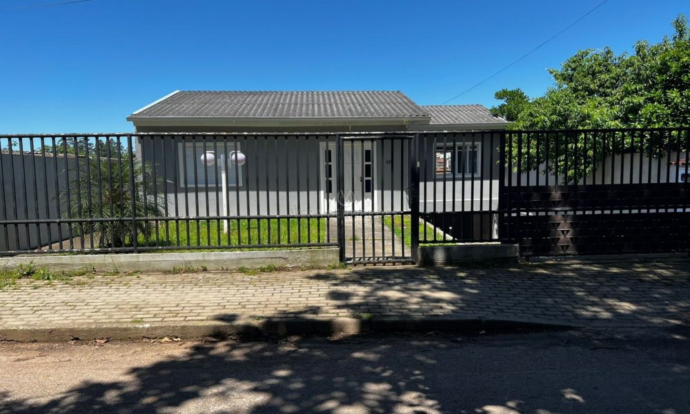 Casa à venda com 3 dormitórios, 170m² e 3 vagas no bairro Aberta dos Morros, Zona Sul de Porto Alegre - 001