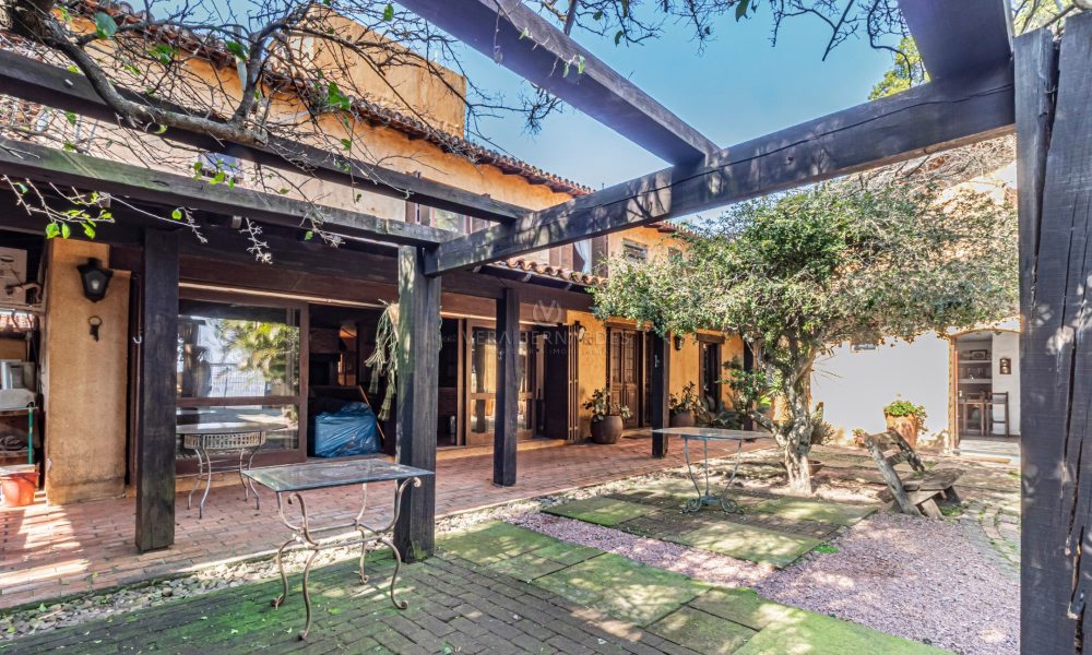 Casa à venda com 3 dormitórios, 380m² e 4 vagas no bairro Ipanema, Zona Sul de Porto Alegre - 001