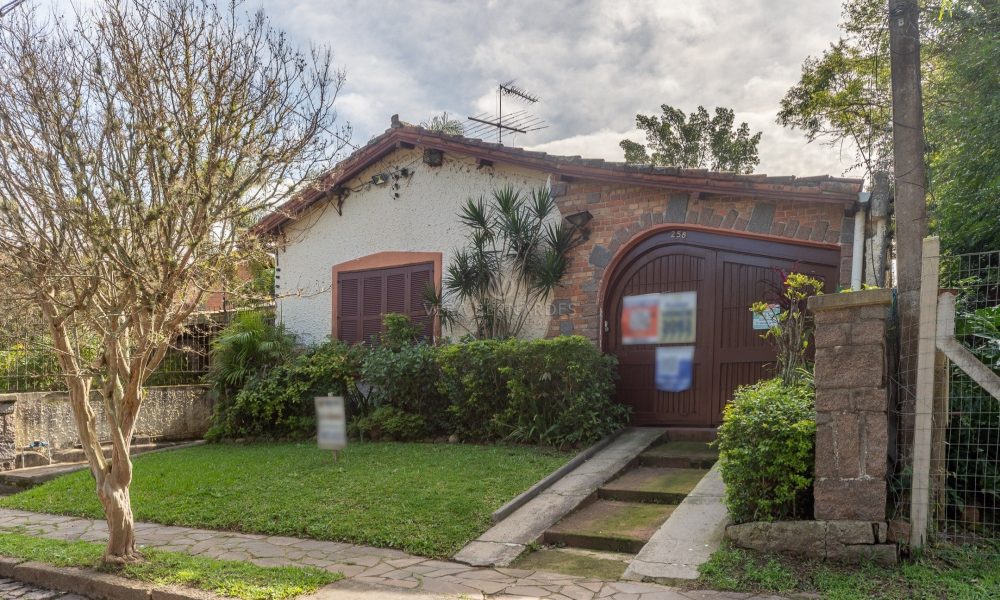 Casa Térrea à venda com 3 dormitórios, 180m² e 3 vagas no bairro Ipanema, Zona Sul de Porto Alegre - 001