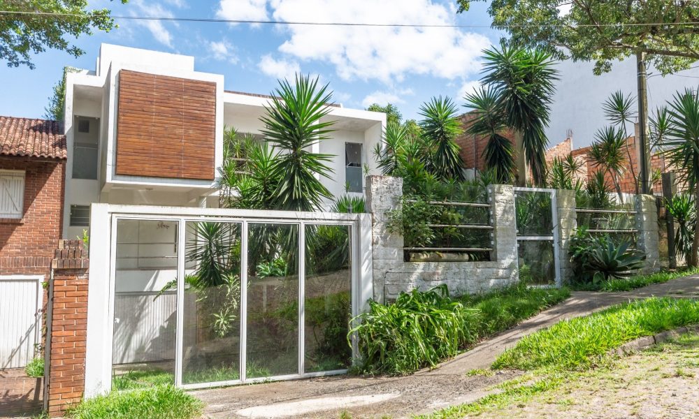 Casa à venda com 3 dormitórios, 270m² e 2 vagas no bairro Ipanema, Zona Sul de Porto Alegre - 001