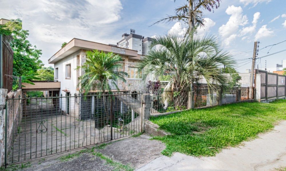 Casa à venda com 3 dormitórios, 250m² e 2 vagas no bairro Tristeza, Zona Sul de Porto Alegre - 001