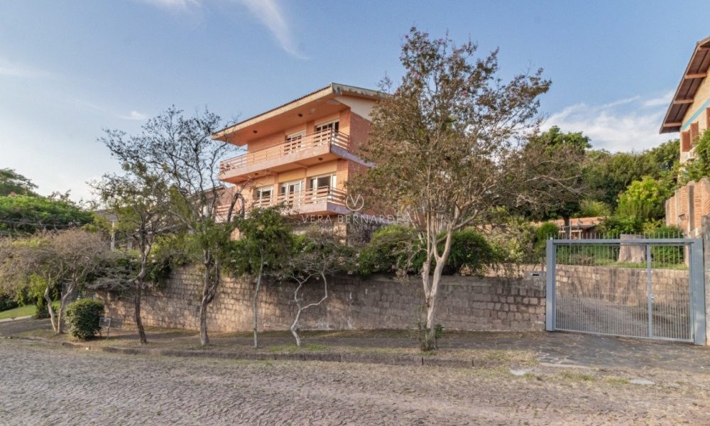 Casa à venda com 4 dormitórios, 350m² e 5 vagas no bairro Vila Assunção, Zona Sul de Porto Alegre - 001