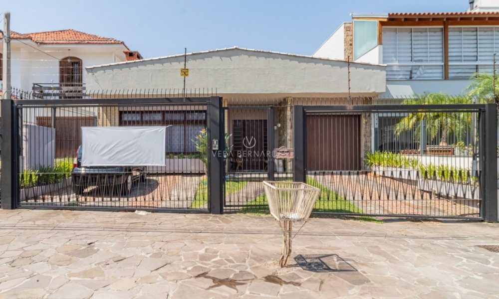 Casa à venda com 5 dormitórios, 300m² e 5 vagas no bairro Ipanema, Zona Sul de Porto Alegre - 001