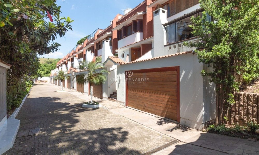 Casa em Condomínio à venda com 3 dormitórios, 299m² e 4 vagas no bairro Cristal, Zona Sul de Porto Alegre - 001