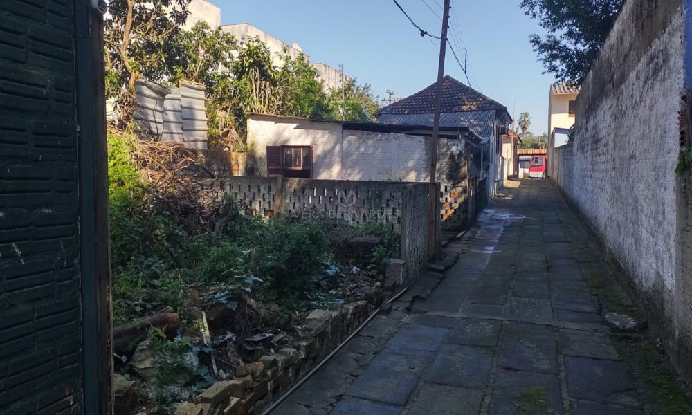 Terreno à venda com 930m² no bairro Camaquã, Zona Sul de Porto Alegre - 001