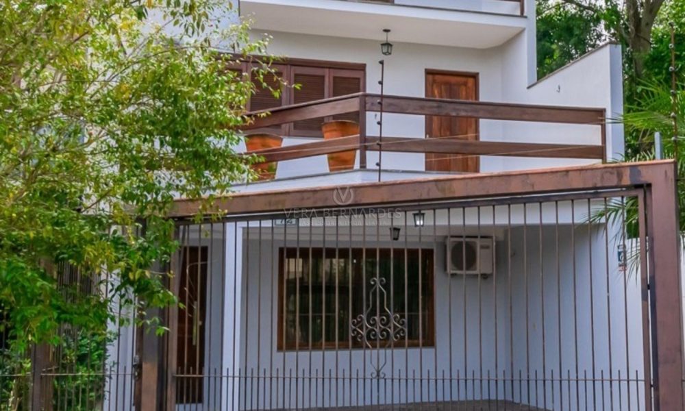 Casa à venda com 3 dormitórios, 191m² e 2 vagas no bairro Guarujá, Zona Sul de Porto Alegre - 001