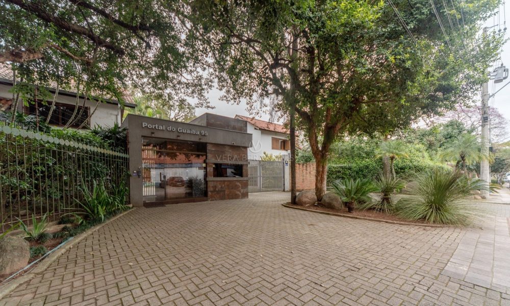 Casa em Condomínio à venda com 3 dormitórios, 318m² e 2 vagas no bairro Pedra Redonda, Zona Sul de Porto Alegre - 001