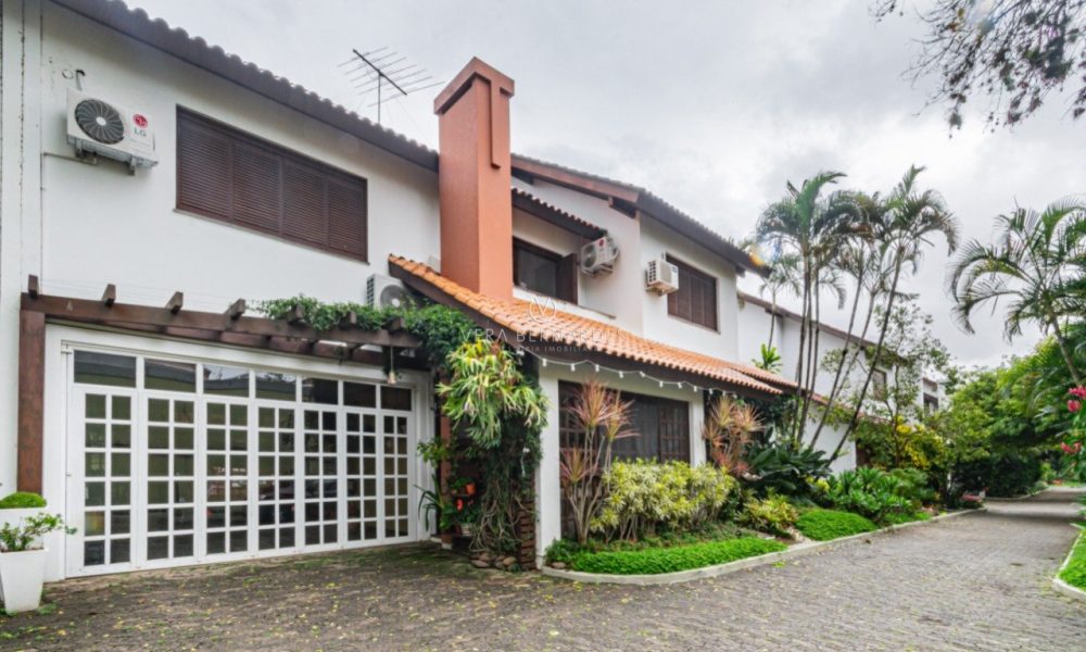 Casa em Condomínio à venda com 4 dormitórios, 318m² e 2 vagas no bairro Pedra Redonda, Zona Sul de Porto Alegre - 001