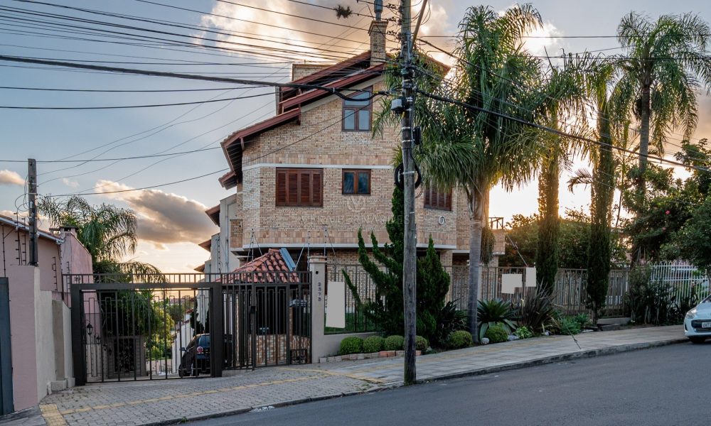 Casa em Condomínio à venda com 3 dormitórios, 255m² e 2 vagas no bairro Jardim Isabel, Zona Sul de Porto Alegre - 001