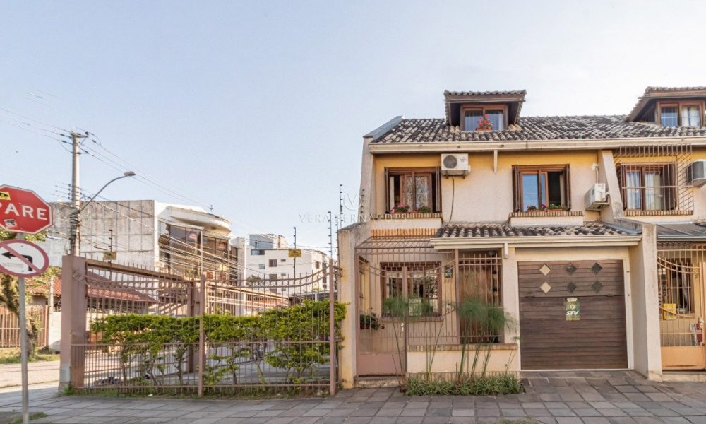 Casa à venda com 3 dormitórios, 170m² e 3 vagas no bairro Tristeza, Zona Sul de Porto Alegre - 001