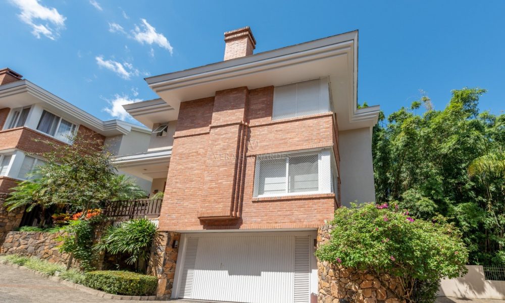 Casa em Condomínio à venda com 3 dormitórios, 342m² e 4 vagas no bairro Pedra Redonda, Zona Sul de Porto Alegre - 001