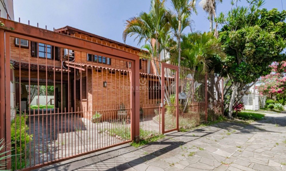 Casa à venda com 3 dormitórios, 184m² e 2 vagas no bairro Ipanema, Zona Sul de Porto Alegre - 001