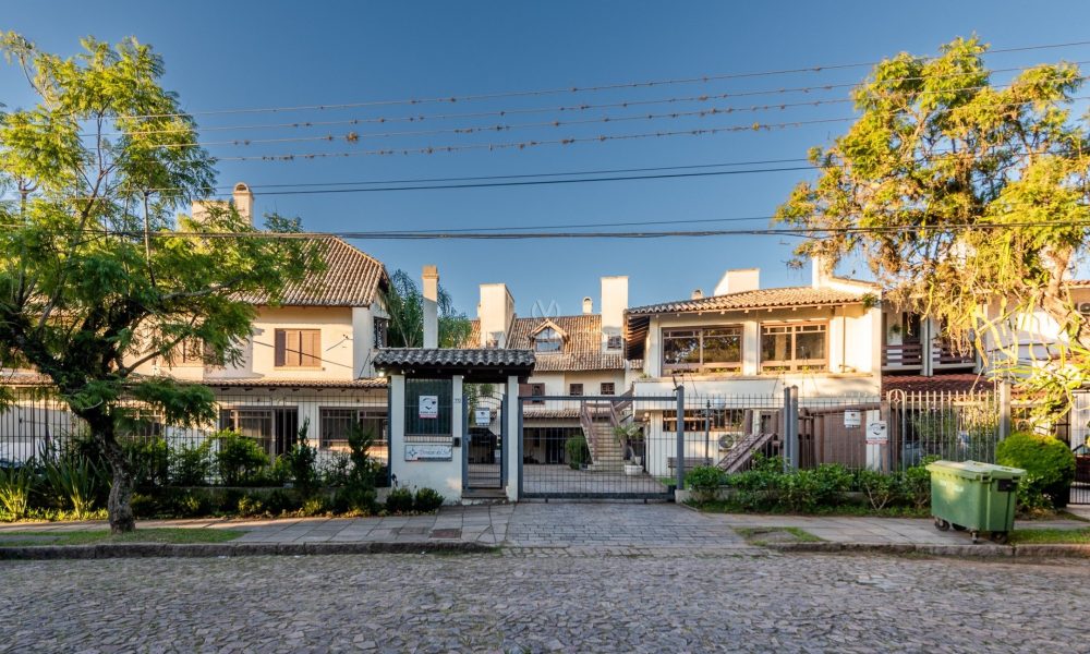 Casa em Condomínio à venda com 3 dormitórios, 254m² e 3 vagas no bairro Vila Assunção, Zona Sul de Porto Alegre - 001