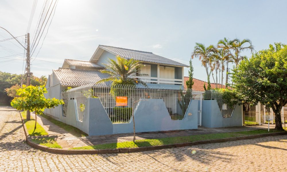 Casa à venda com 3 dormitórios, 257m² e 2 vagas no bairro Ipanema, Zona Sul de Porto Alegre - 001