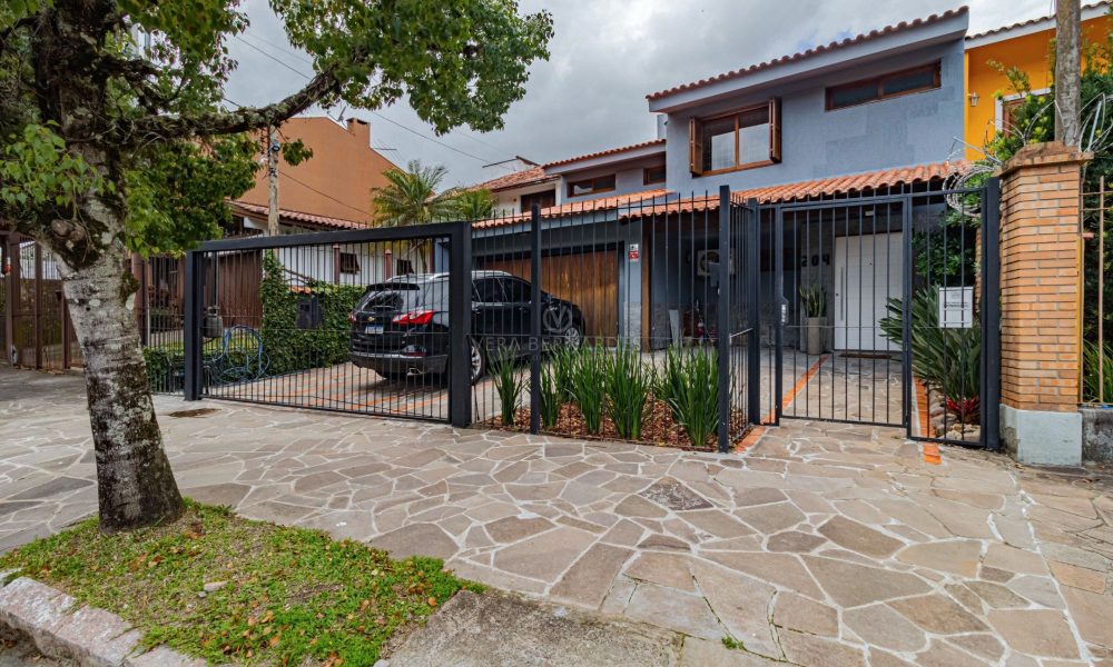 Casa à venda com 3 dormitórios, 410m² e 2 vagas no bairro Ipanema, Zona Sul de Porto Alegre - 001