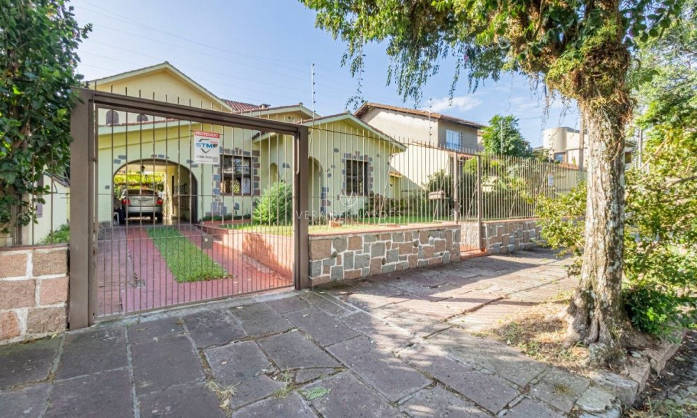 Casa à venda com 4 dormitórios, 316m² e 3 vagas no bairro Vila Assunção, Zona Sul de Porto Alegre - 001