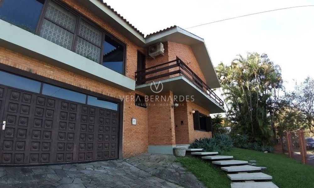 Casa à venda com 4 dormitórios, 350m² e 4 vagas no bairro Vila Assunção, Zona Sul de Porto Alegre - 001