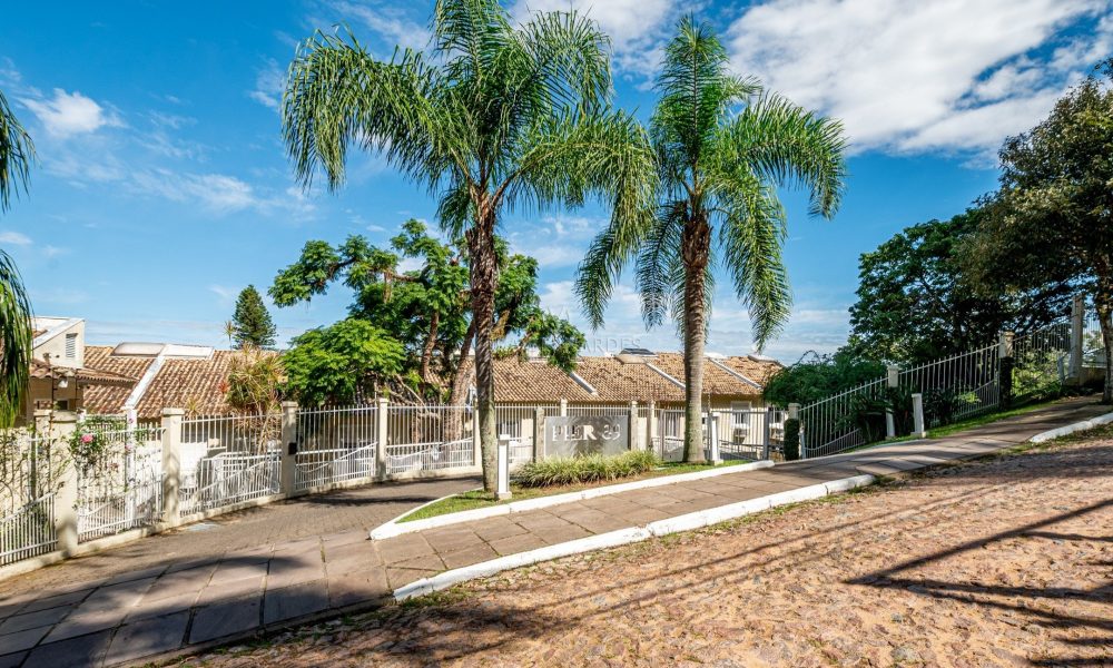 Casa em Condomínio à venda com 3 dormitórios, 249m² e 2 vagas no bairro Pedra Redonda, Zona Sul de Porto Alegre - 001