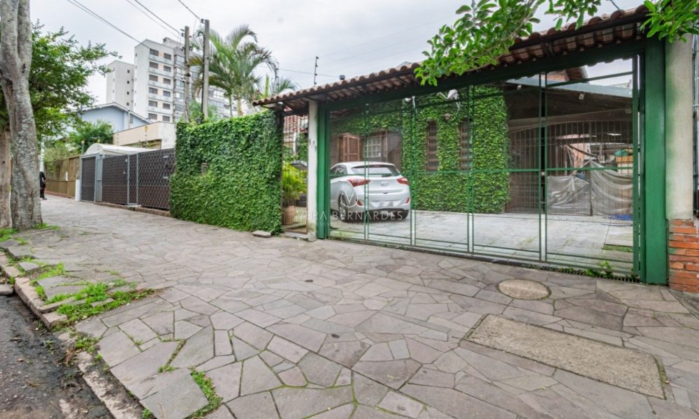 Casa à venda com 3 dormitórios, 381m² e 4 vagas no bairro Tristeza, Zona Sul de Porto Alegre - 001