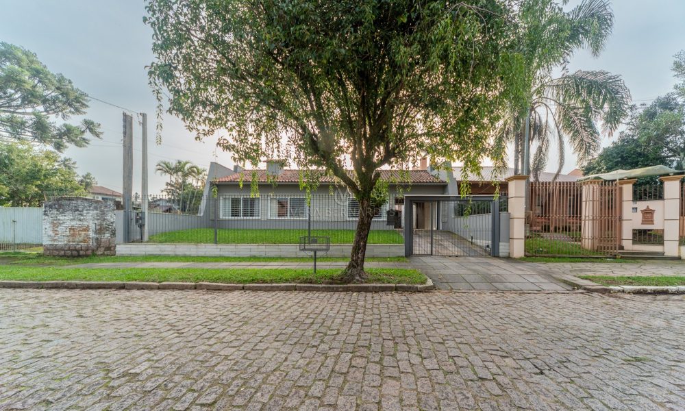 Casa à venda com 3 dormitórios, 360m² e 4 vagas no bairro Jardim Isabel, Zona Sul de Porto Alegre - 001