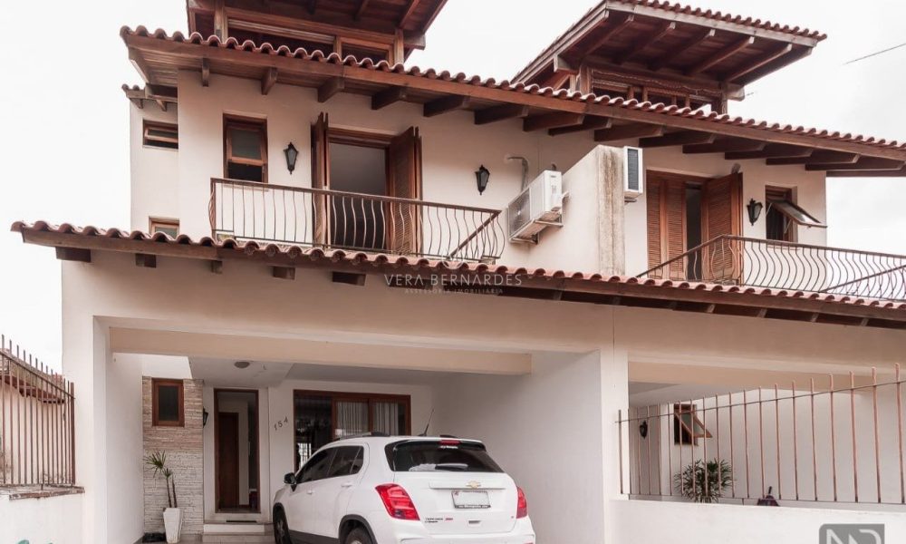 Casa à venda com 3 dormitórios, 178m² e 2 vagas no bairro Guarujá, Zona Sul de Porto Alegre - 001