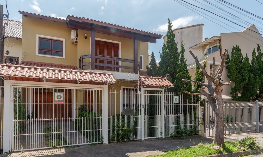 Casa à venda com 3 dormitórios, 206m² e 2 vagas no bairro Aberta dos Morros, Zona Sul de Porto Alegre - 001