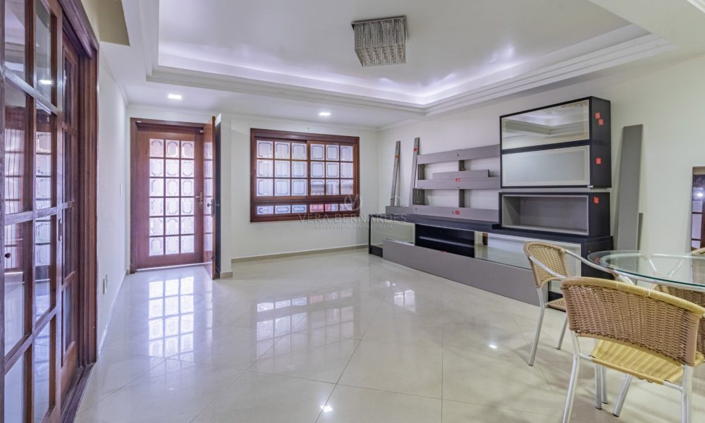 Casa à venda com 3 dormitórios, 180m² e 3 vagas no bairro Ipanema, Zona Sul de Porto Alegre - 001