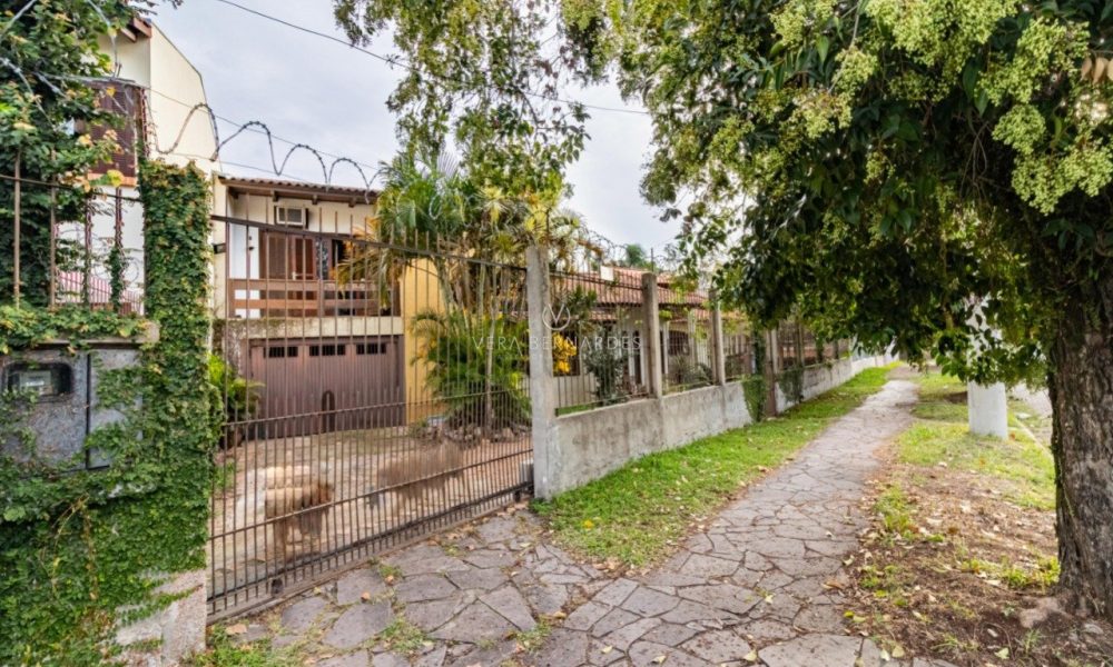 Casa à venda com 4 dormitórios, 249m² e 4 vagas no bairro Ipanema, Zona Sul de Porto Alegre - 001